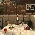 Ξενοδοχείο Moxy 4*