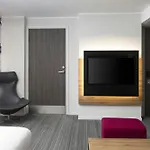 Moxy 4*