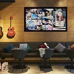 Moxy 4*