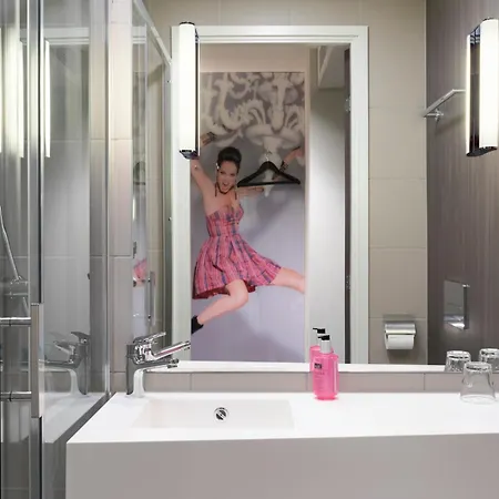 Moxy Hotel 4*