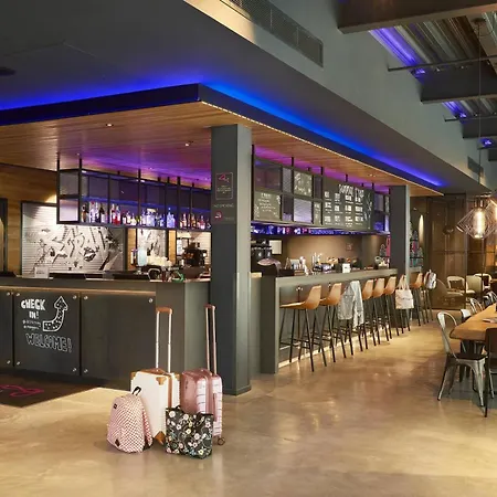 Moxy ホテル 4*