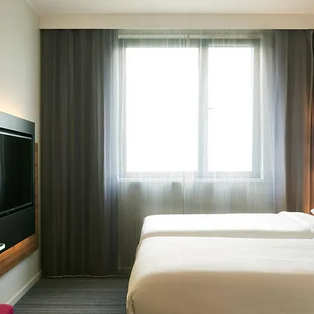 Отель Moxy 4*