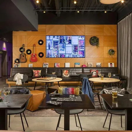 Moxy 4*