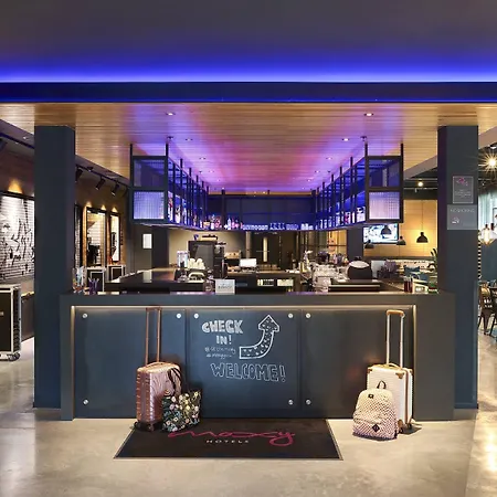 Moxy 4*