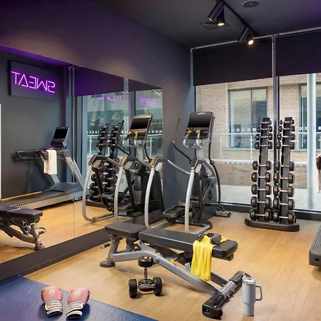 Moxy 4* Йорк