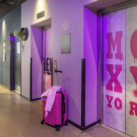 Moxy Отель