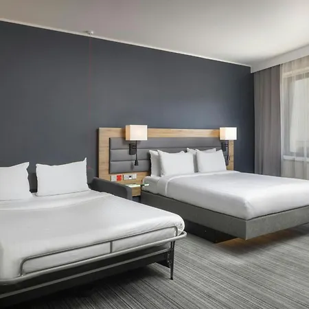 Moxy 4*